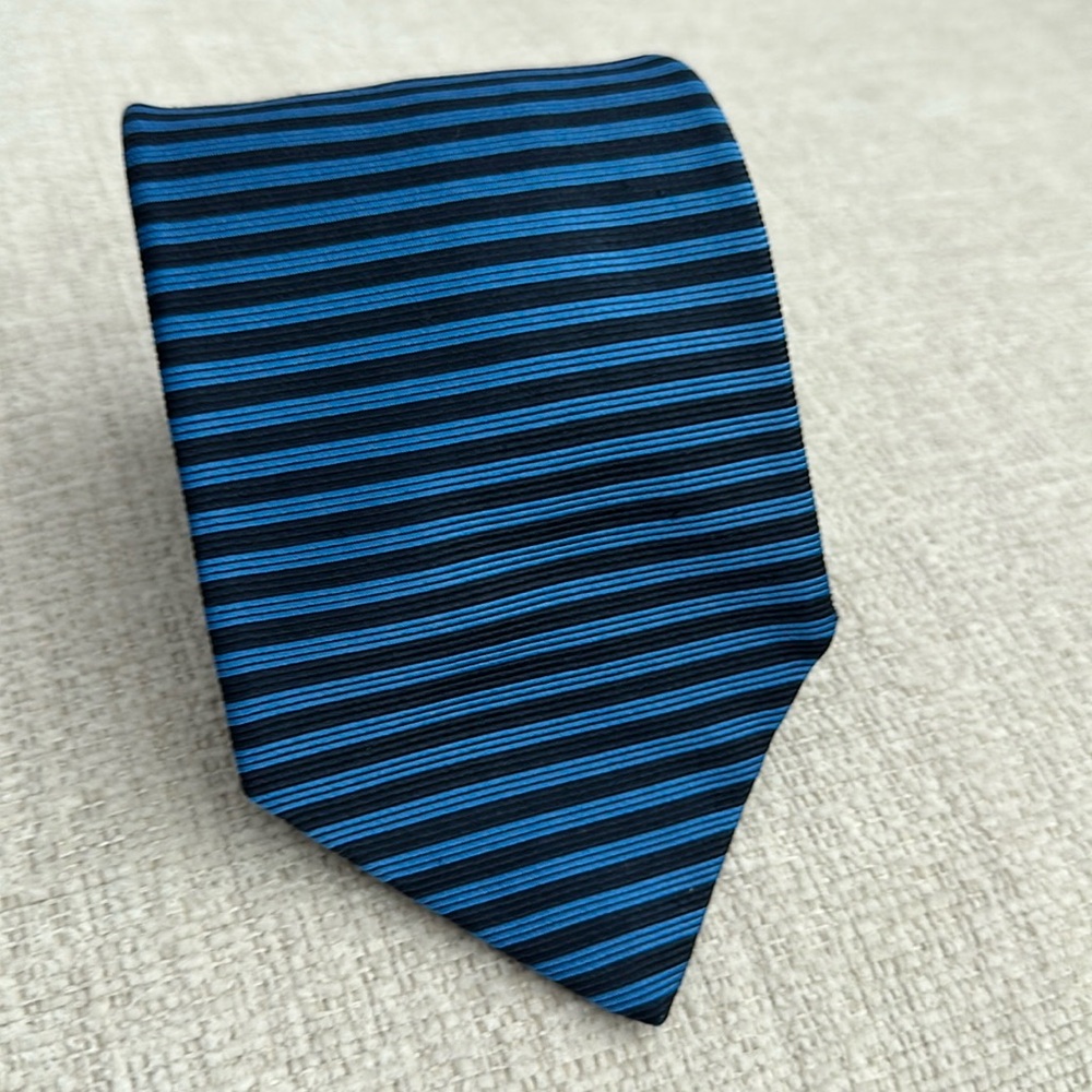 Brooks Brothers Makers All Silk Necktie Navy & Blue